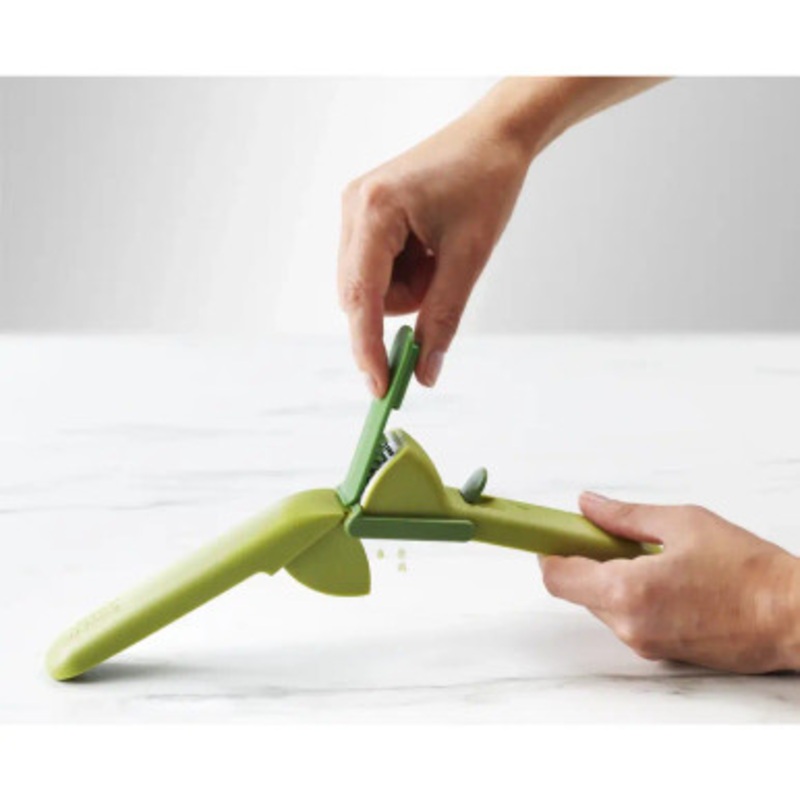Joseph Joseph Garlic Press Green | 20179
